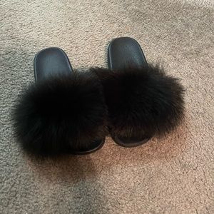 Black faux fur slides